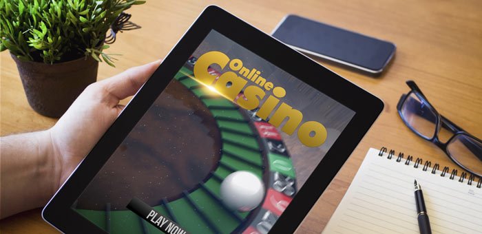 Mit dem Tablet in einem Online-Casino spielen